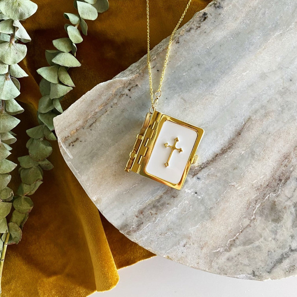 Christian Miniature Readable Bible Necklace With Detachable Magnifying Glass®